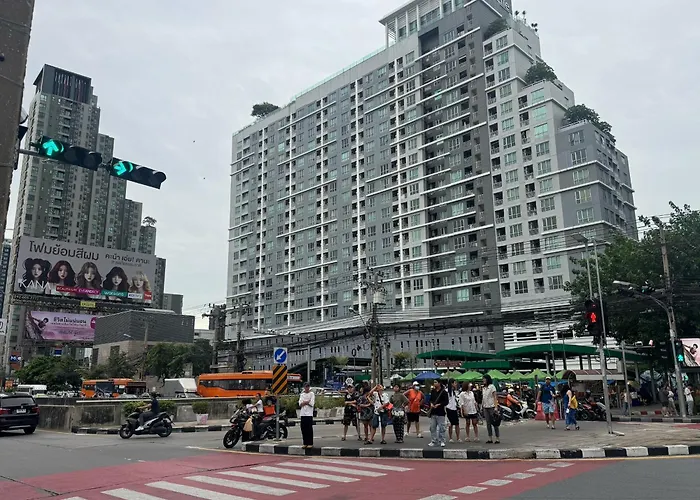 Luck Huai Khwang Mrt Ratchada 3*