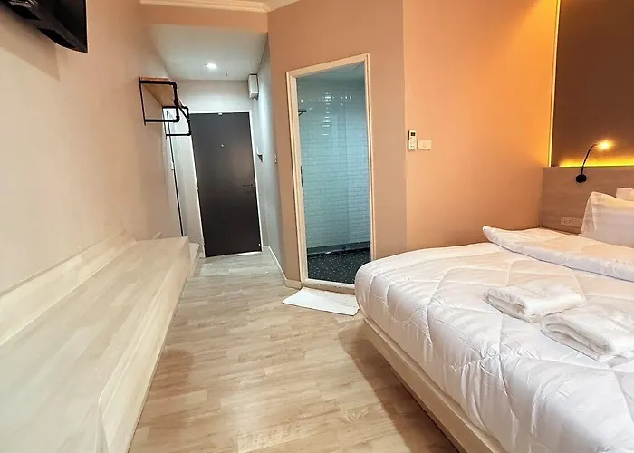 Hotel Luck Huai Khwang Mrt Ratchada 3*